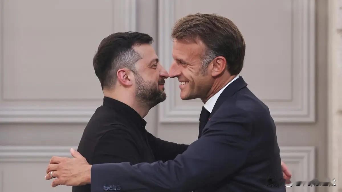 泽连斯基出手真阔绰！去了趟法国就要买100架阵风战机，还有其它的防御和攻击性武器