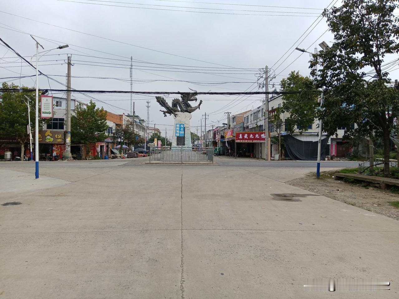 襄州黑龙集镇位于豫鄂边境，曾经很繁华，如今略显破败。黑龙集镇为明清时期，襄阳县最