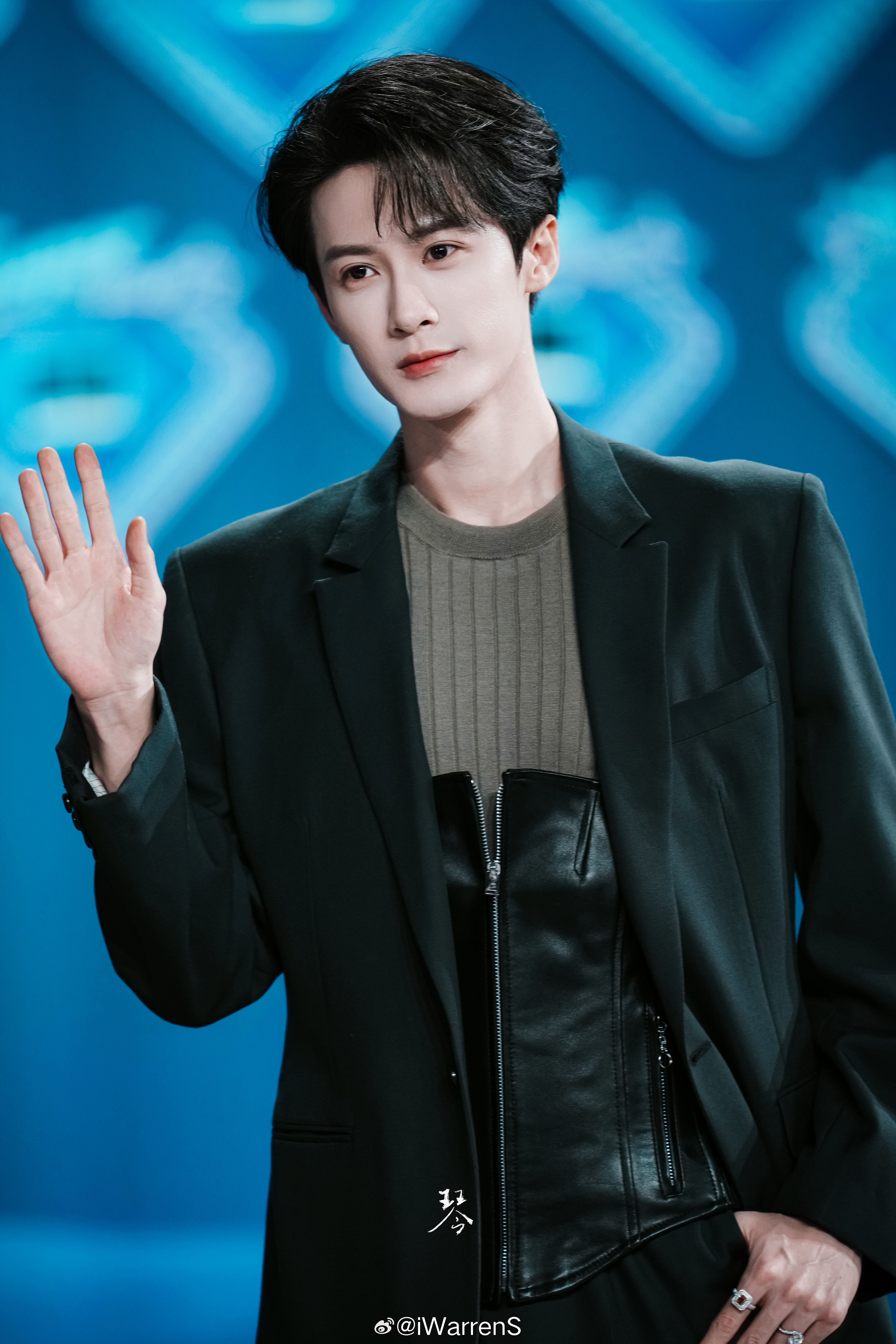 檀健次超级巅峰之夜红毯造型生图状态路透，这也太帅了吧！檀健次QQ巅峰之夜彩排