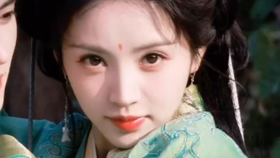 原来她从来都不是谁的替身，她就是失而复得的自己。

《嫁金钗》里，原来阿丑就是真