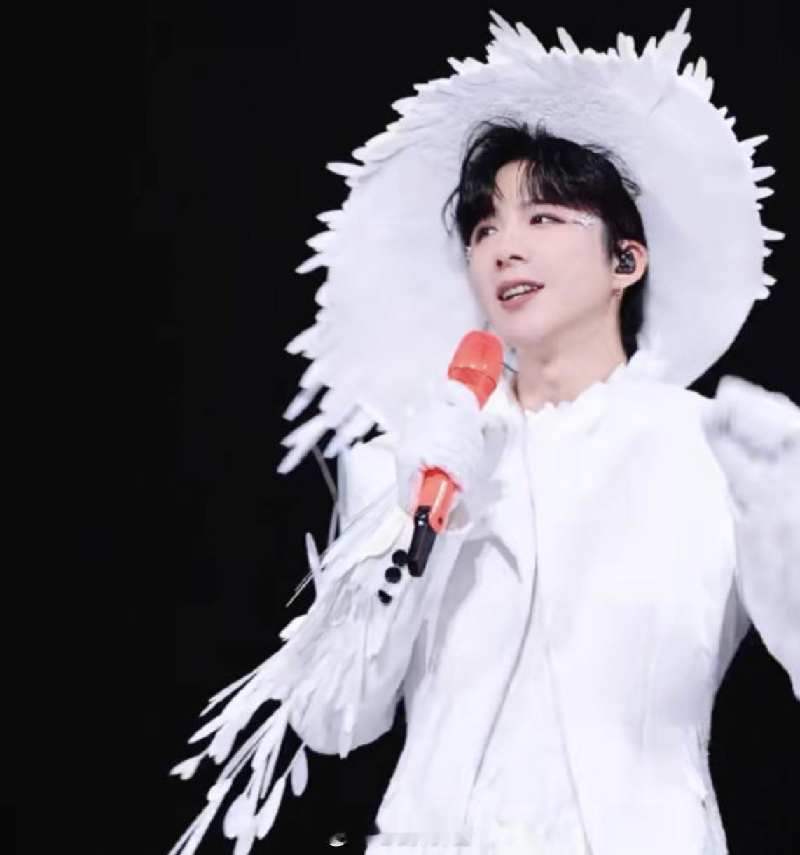 刘宇宁说自己有点感冒刘宇宁演唱会 哥说自己感冒了，观众集体懵了：完全没听出来！整