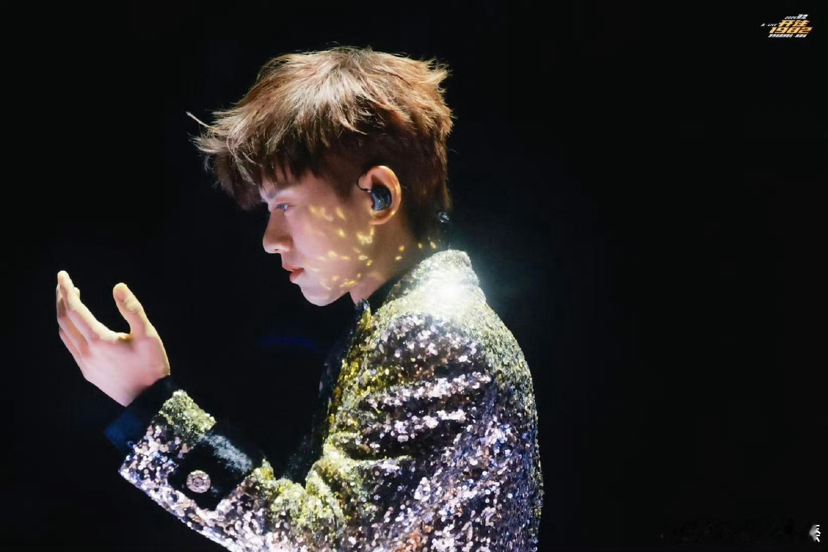 张杰在成都唱天下的适配度张杰未live巡回演唱会 成都场唱《天下》直接拉满氛围感