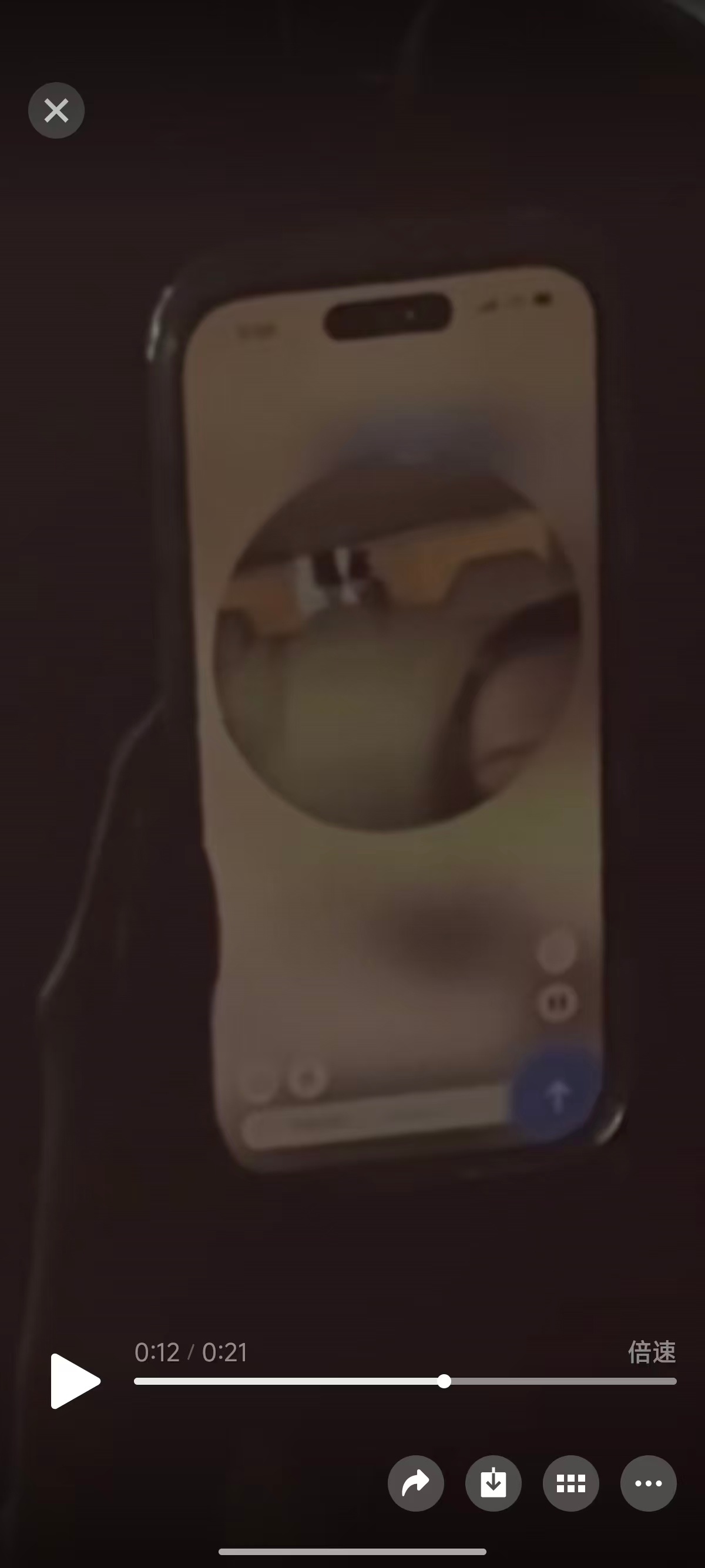 私生你到底要干啥？？张元英遭私生怼拍私生爬后备箱拍张元英张元英手机屏幕