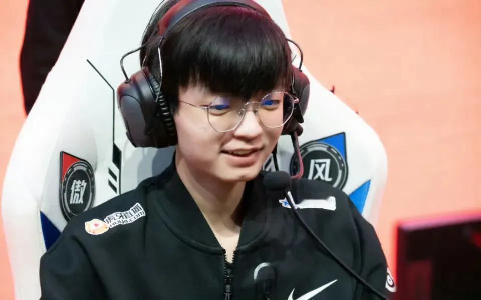 这是反思好了？iboy疑似又要重返赛场了

在昨晚，前EDG AD选手iboy在