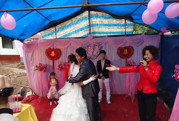 农村宴席风向变了：以前人不到礼也到，如今为何人和礼都不来了？