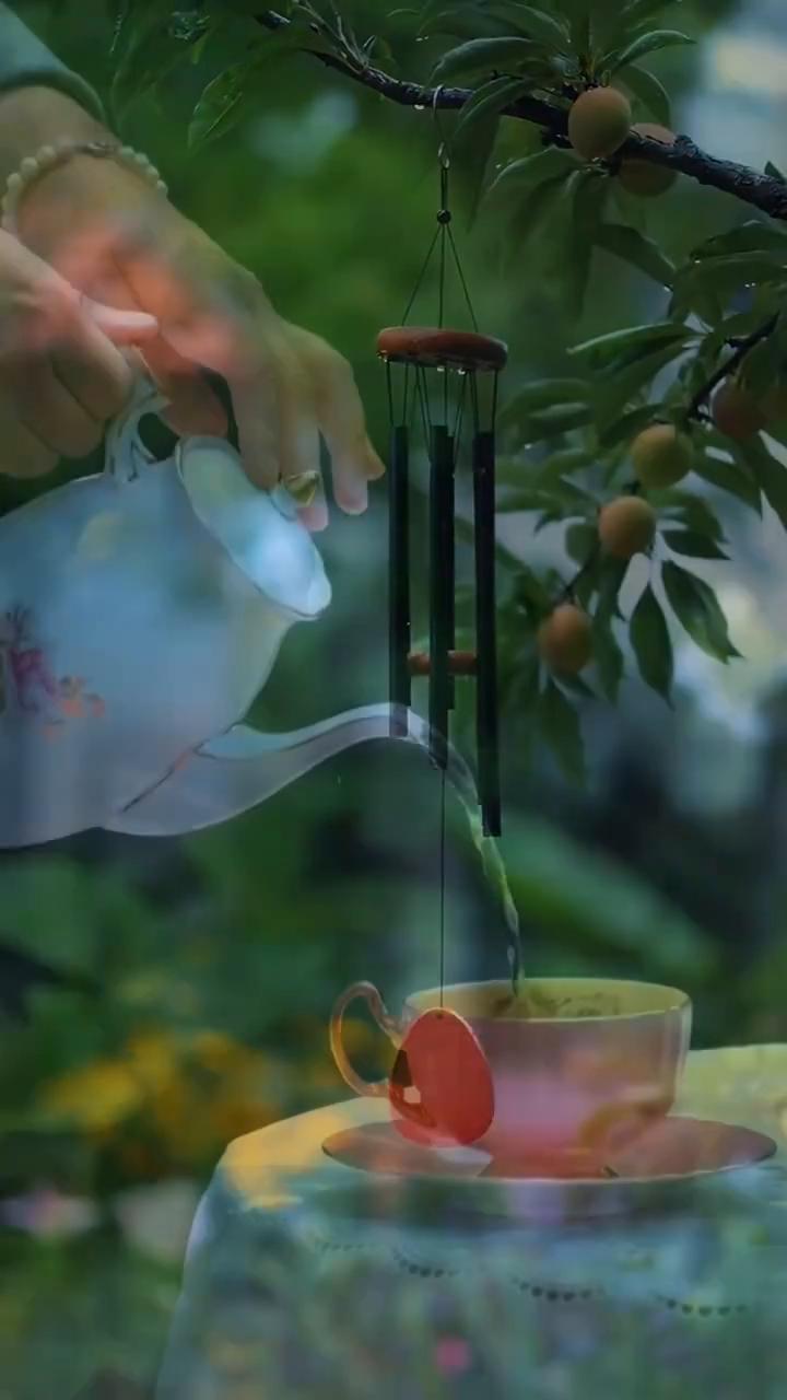 跟你一起走的人。
只有很深很深的缘分才能在同一条路上走了又走，同一个地方去了又去