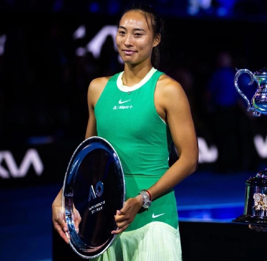 郑钦文因伤未痊愈退出2026年澳网。
球迷吐槽:是不是医生的问题啊？我看塞巴斯蒂