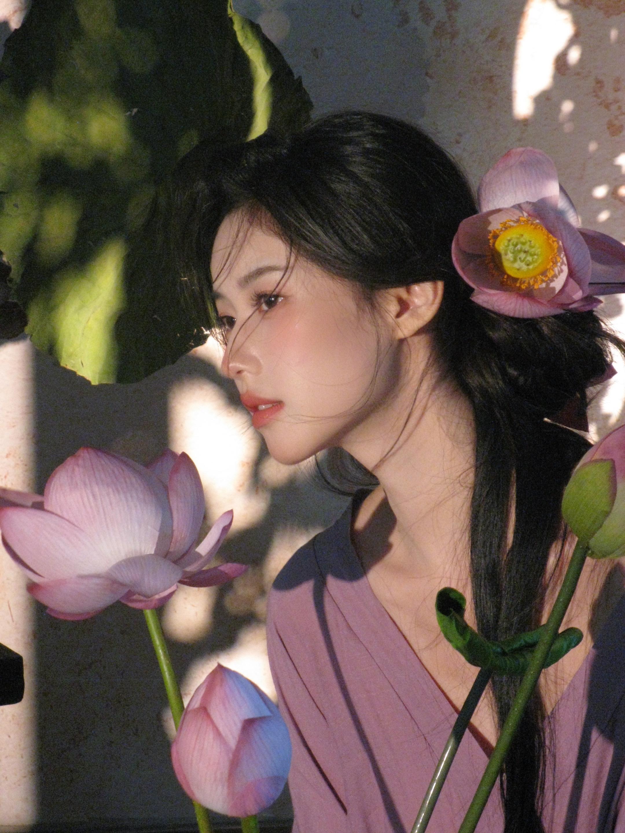 留得残荷听雨声。