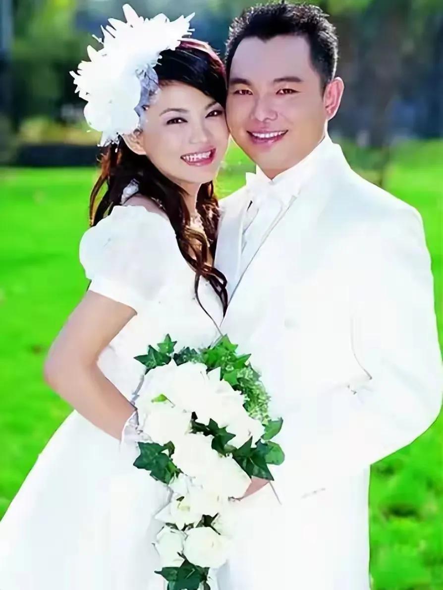 李湘跟李厚霖还是很有夫妻相的，俩人的脸都是圆润饱满类型。