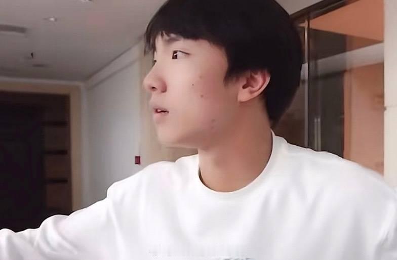 天呐原来小时候就...老缠真是从小就是负分楠 