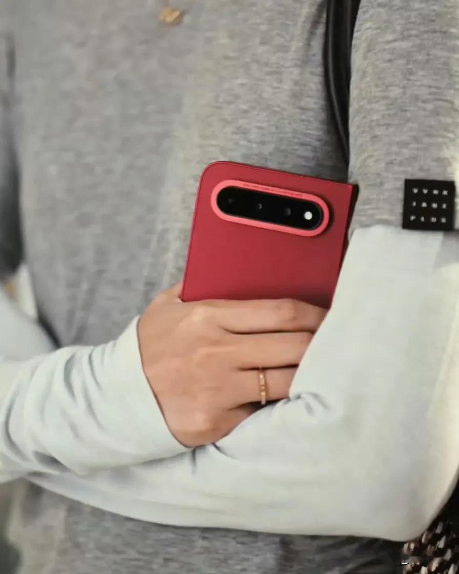 Fold电池

6000mAh 小米金沙江电池，
20% 超高含硅量，能量密度高