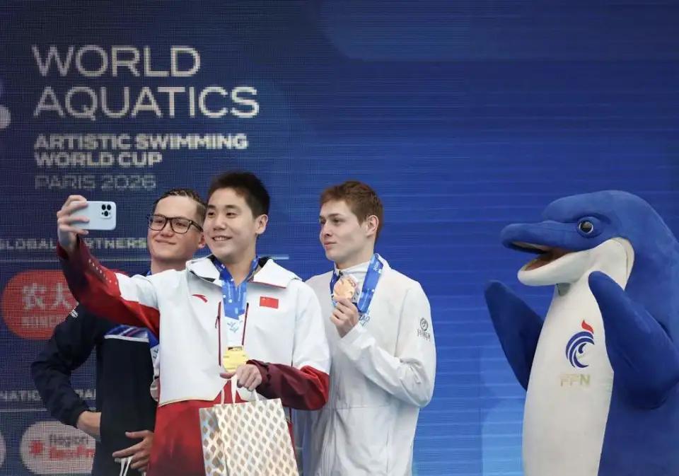 【中国花游队收获新赛季国际赛两金】
北京时间3月30日凌晨，2026赛季世界泳联