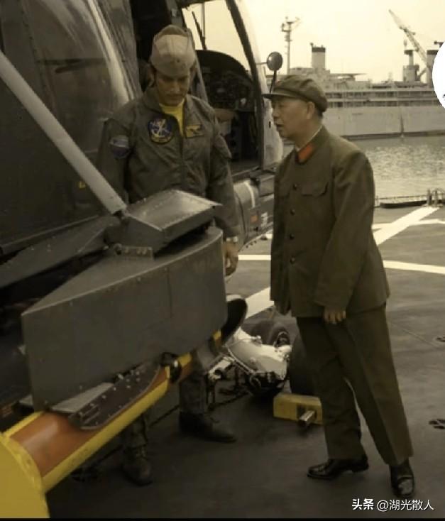福建舰来了。
刘华清司令员，你不用踮着脚羡慕别人的航母了。
战士别哭，我们的窝囊