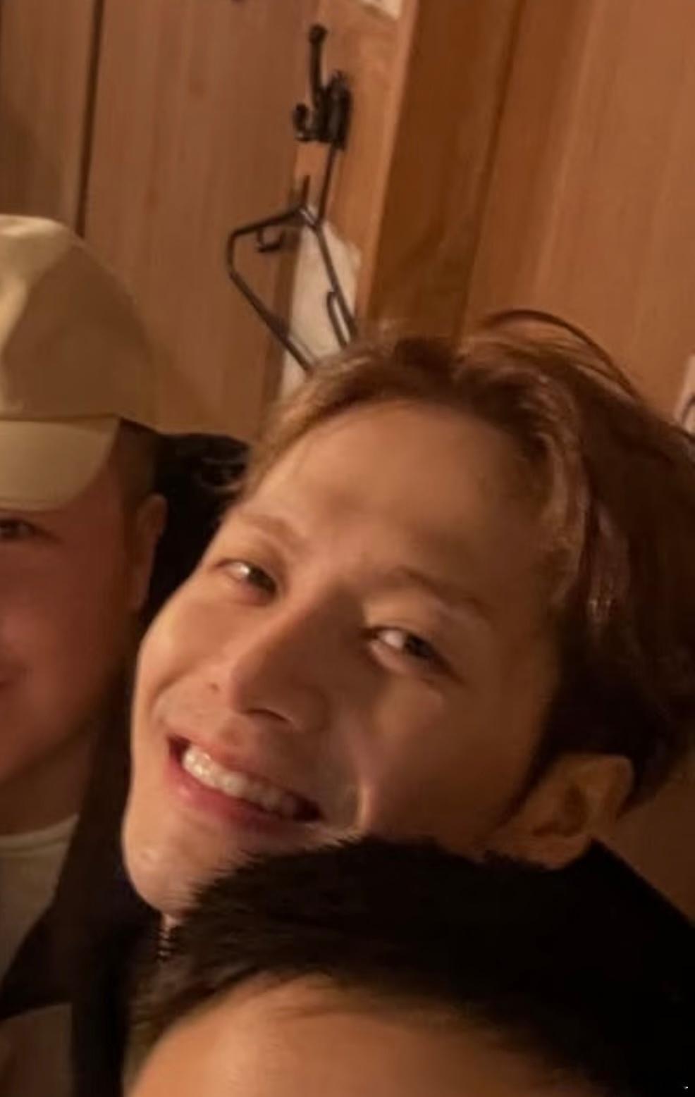 我将永远守护这个甜妹王嘉尔