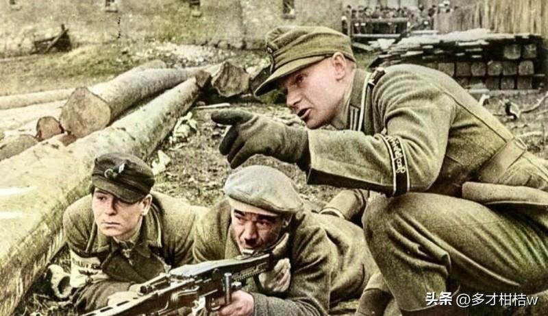 在1945年1月13日开始的东普鲁士战役当中，德三在当地的驻军和民兵竭尽所能的抵