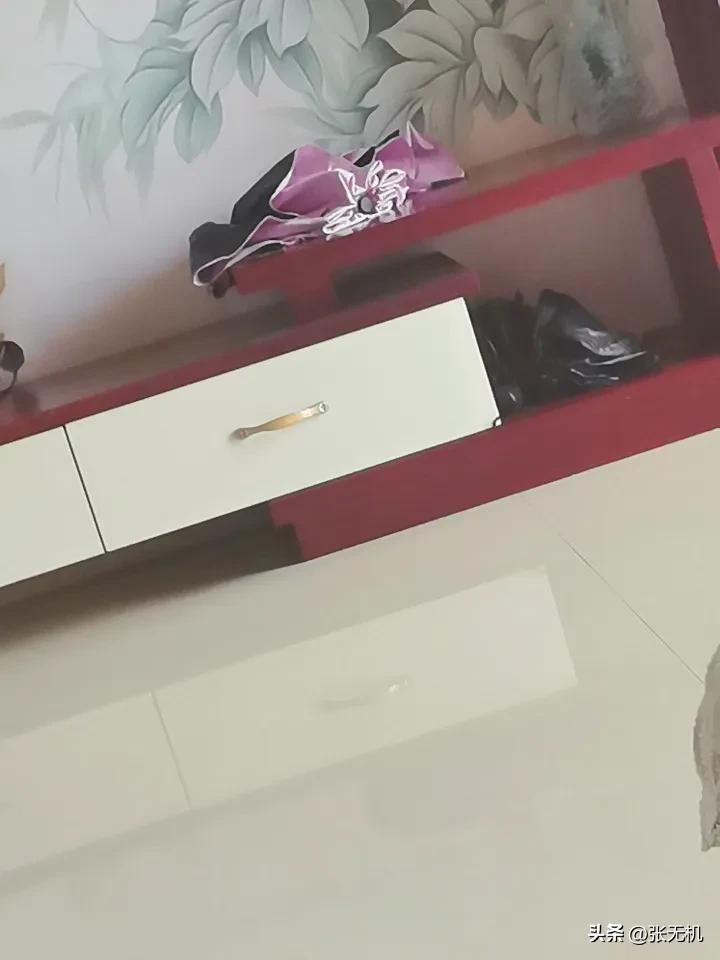 下雨的时候也要打伞。
所以说雨伞对于我来说那真的是太重要了。
大家别笑，一个男人