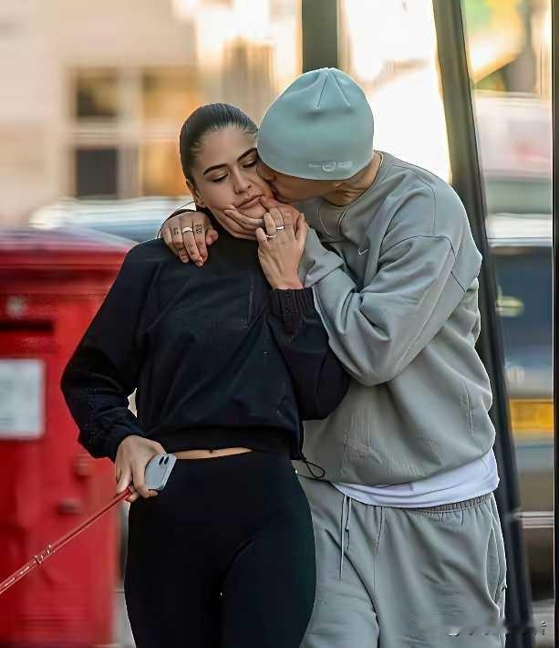 贝克汉姆的家庭教育真是不一般，大儿子入赘豪门和家里断绝关系，二儿子被球队解雇，当