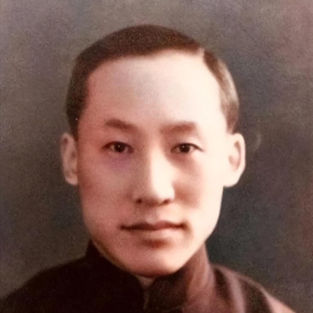 [中国赞]1972年，钱三强走在大街上，突然被一衣衫褴褛的老人拉住，90度鞠躬：