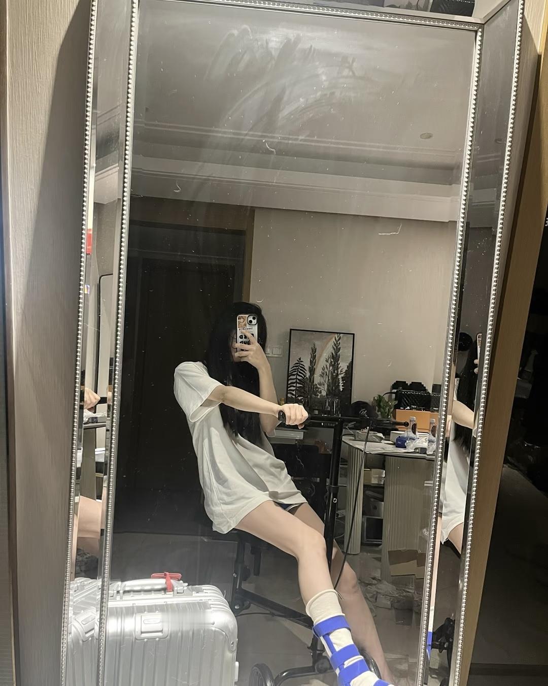 两年前我还在健身房挥汗如雨，准备学校运动会的五公里长跑比赛。一年前我因为锻炼受伤