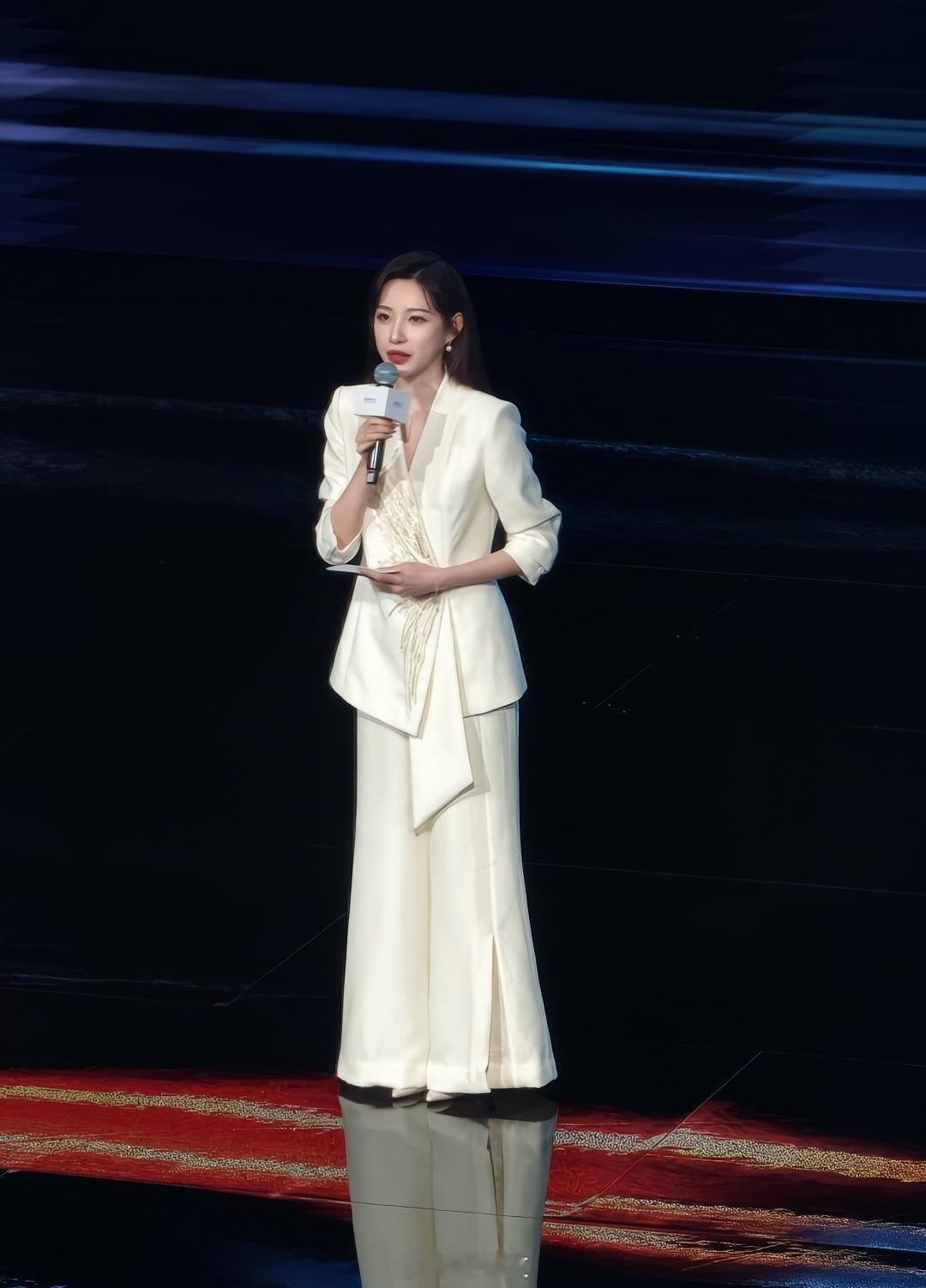 吉利i-HEV智擎混动技术发布 马凡舒来了 杭州·杭州奥体博览城