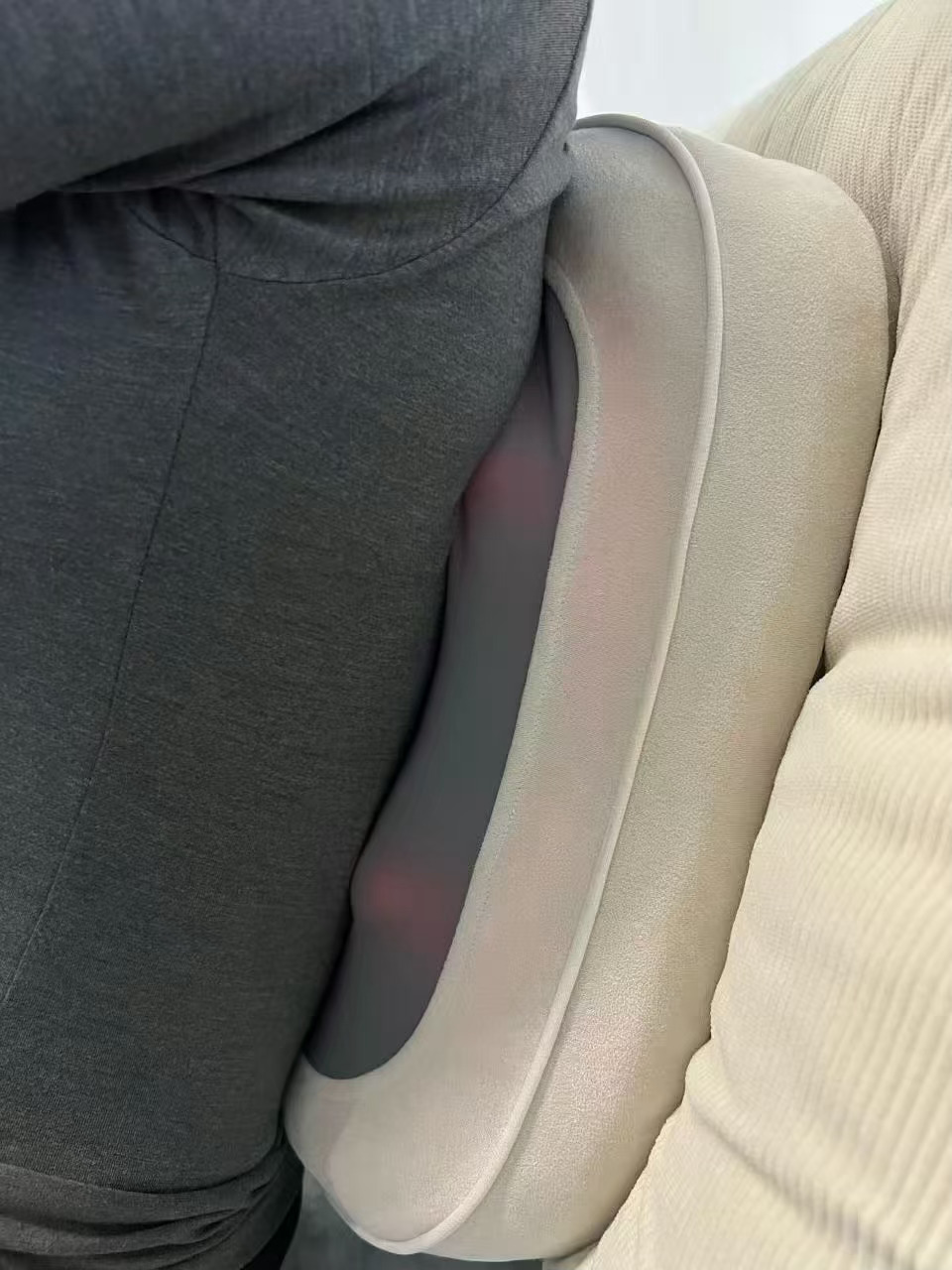 第6789次体会到这款按摩枕好用！！尤其是这段时间我超长待机工作，腰跟脖子特别难