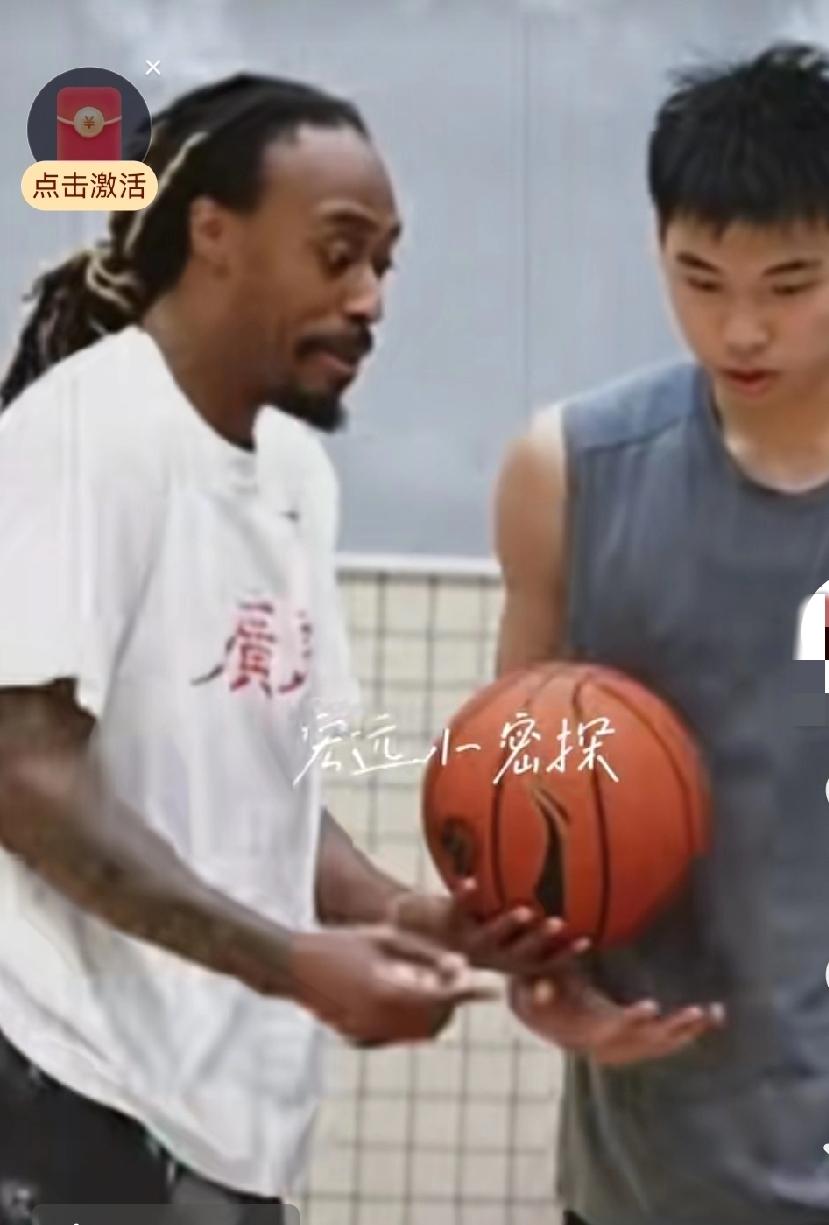 麦考尔训练崔永熙，各种谣言满天飞，他们距离复出还早

杜锋给球员开会，这是常规性