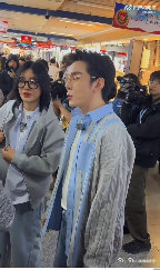 李佳琦主打体力旺旺主打美丽李佳琦体力值拉满辛苦奔波，旺旺全程美丽在线，这分工也太