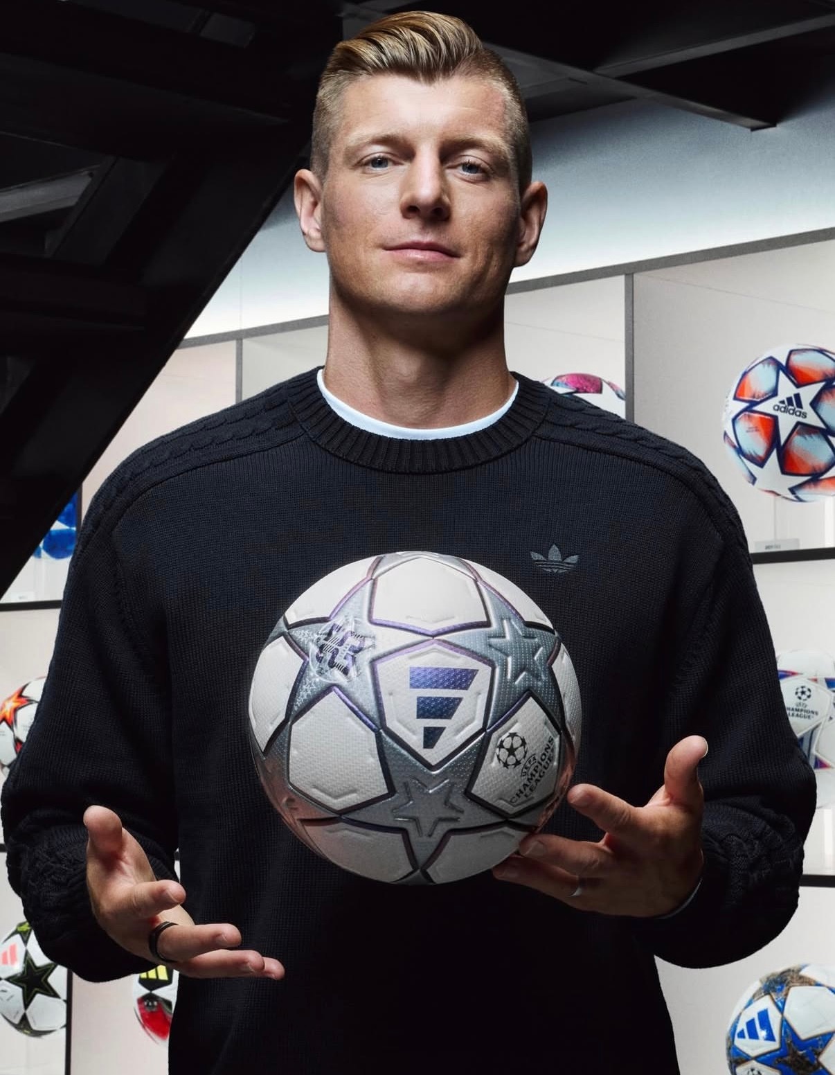 克罗斯的退休生活：1. 开始走型男路线2. 开始吃草莓酸奶3. 作为解说看欧冠，