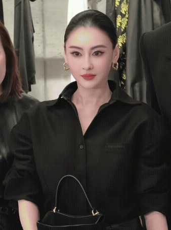 张柏芝不生个女儿真的对不起这个美貌


她最硬的条件就是天生高颅顶，饱满的后脑勺