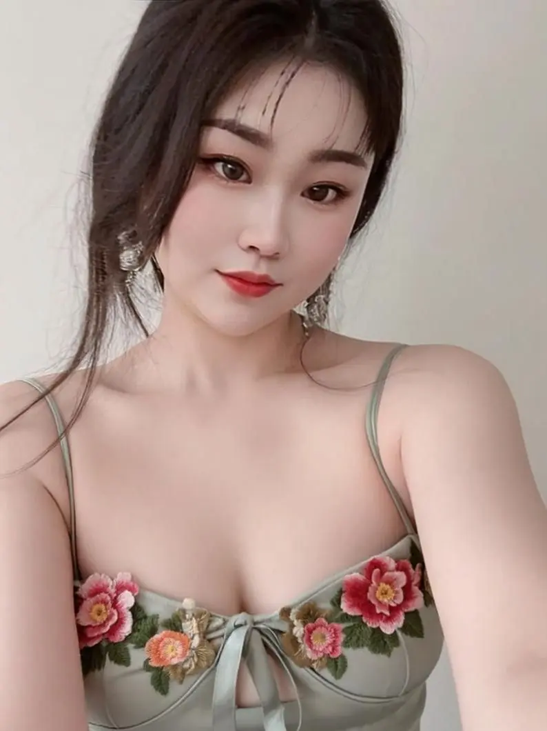 AI绣衣自拍像