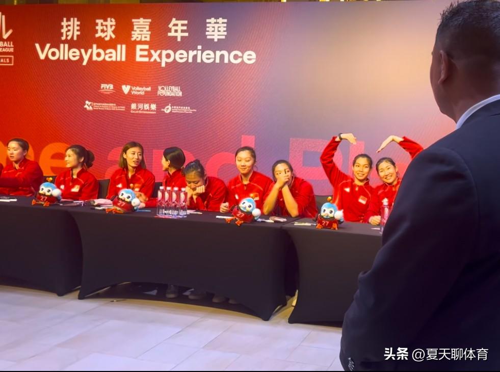 庄宇珊李晨瑄、李晨瑄周页彤疯狂撒狗粮！中国女排今日澳门站嘉年华全面会，全体队员出