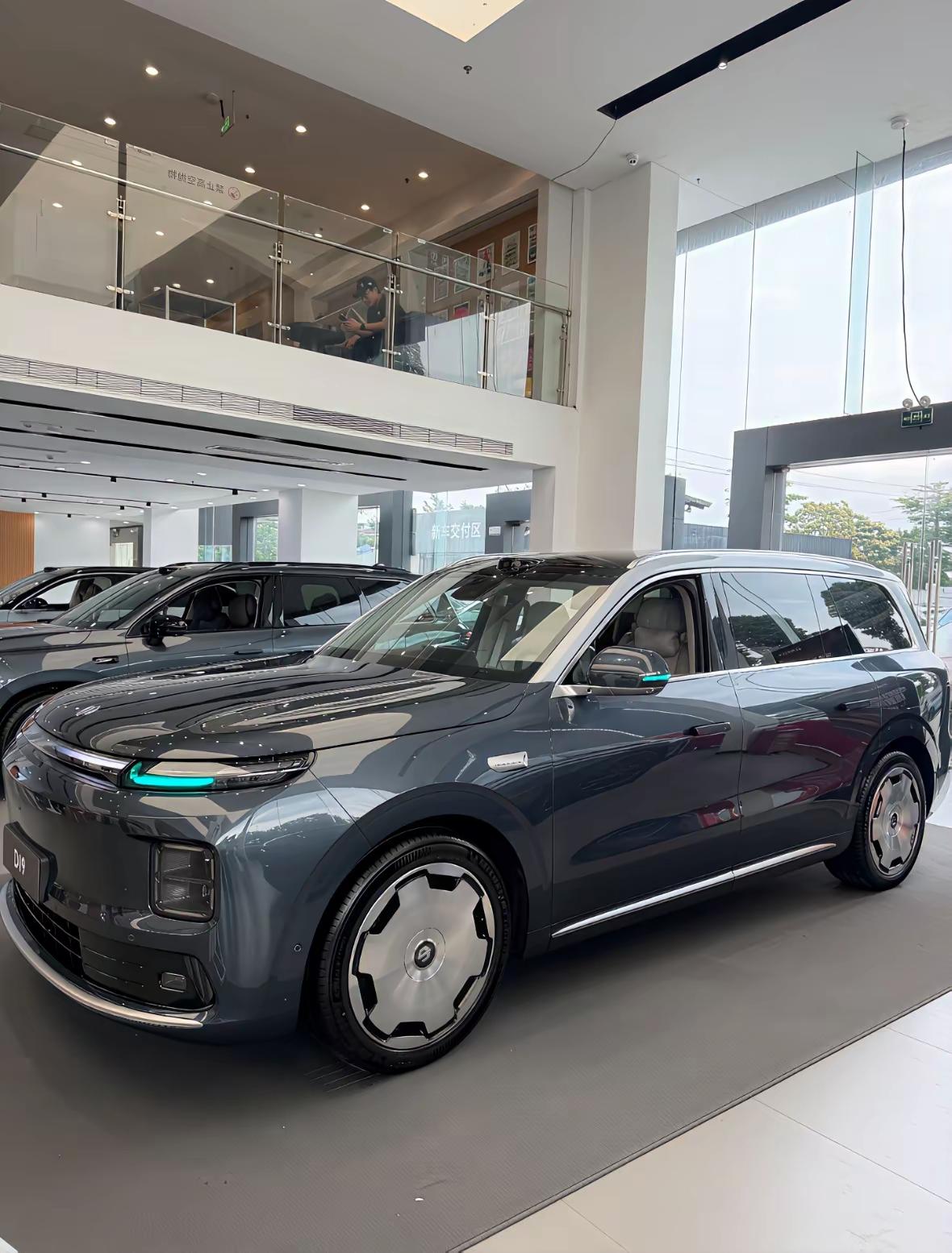 零跑的费翔，智己的刘翔，都是好的代言。
​
​智己的设计如果和零跑对换，我觉得智