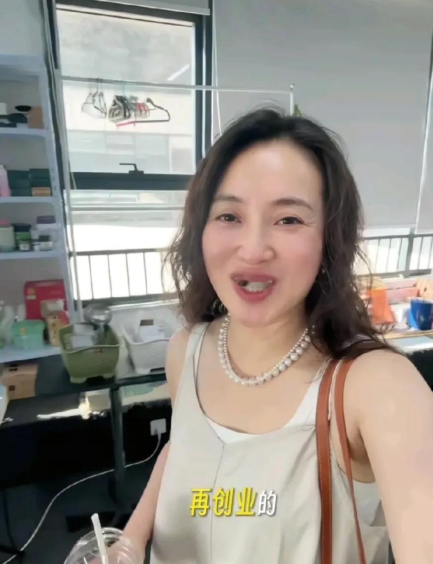 上海台主持人丹丹租郊区70平房子开始再创业，本人非常乐观，说当年父母那辈也是这样