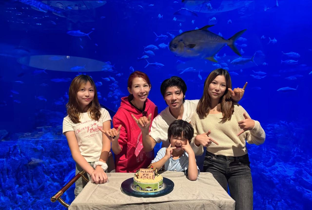 真意外啊！蔡少芬全家都用一张脸，两夫妻有着夫妻相，孩子又长得像父母，一眼望过去就