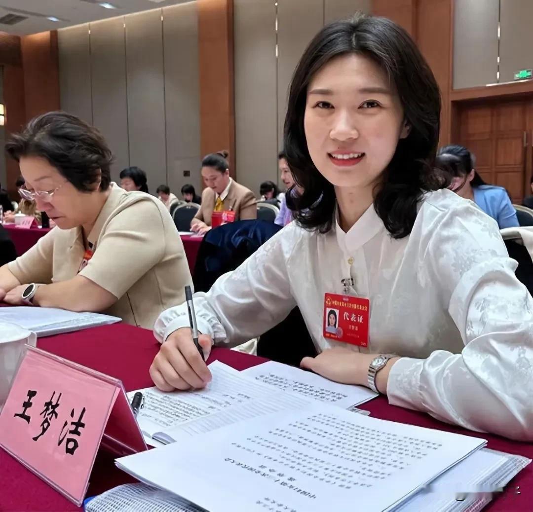 29岁女排女神王梦洁：1米73的逆天颜值与实力兼具！

惊喜不断！今天我们要聊聊