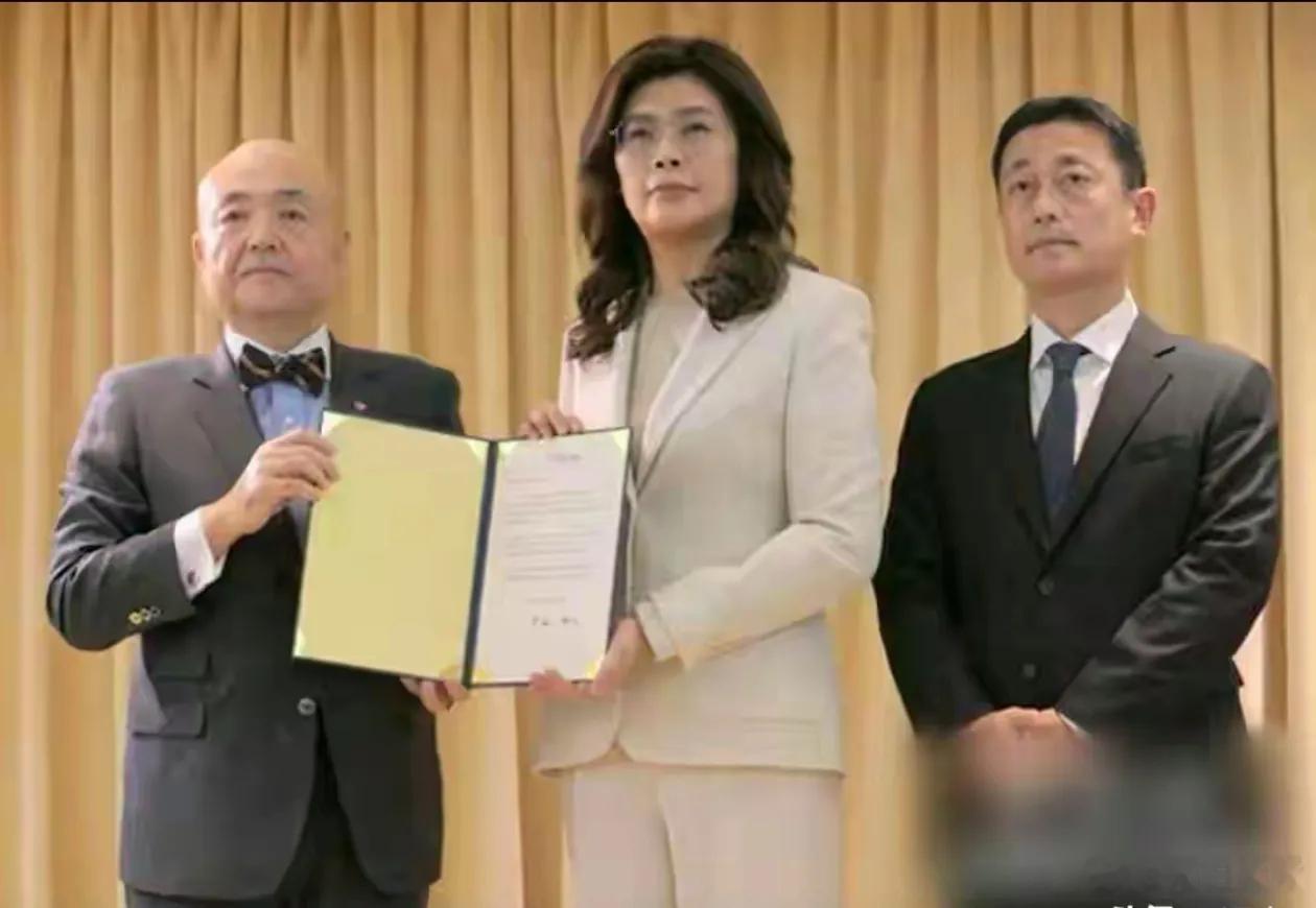 汤家凤教授炮轰郑丽文：广西水灾没有见到国民党人出来说一句慰问的话，更不用说捐一分