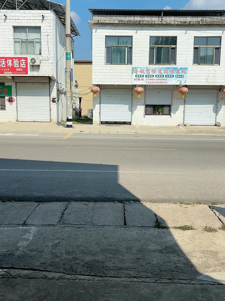 今日立秋！今天是农历六月廿五，立秋了也没觉着凉快，还是热的不行！