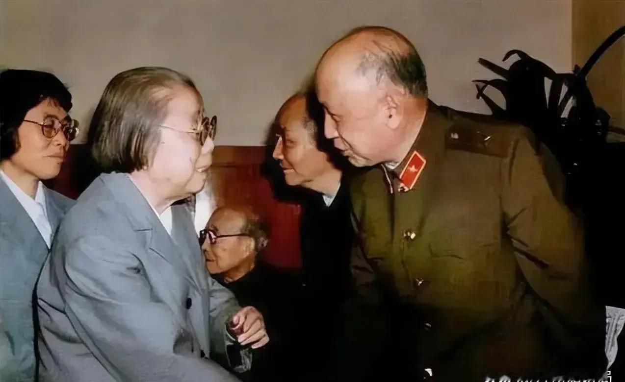 钱学森喊邓颖超称呼邓老师，邓大姐一时间有些迷糊，心想：我从哪冒出一个，这么有学问