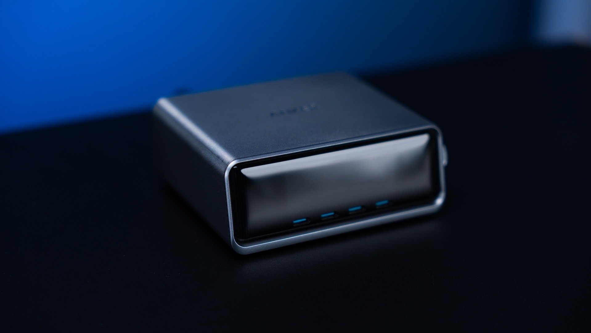 桌面堆一堆充电头真的会谢！游戏本、手机、平板、相机各带一个头，换个品牌设备还得找