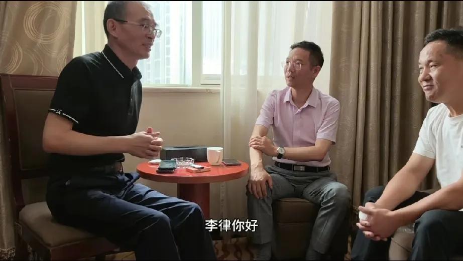 谢浩男的爸爸请求李圣律师代理谢浩男被拐卖的案子！谢浩男爸爸专门来找李圣律师，是不