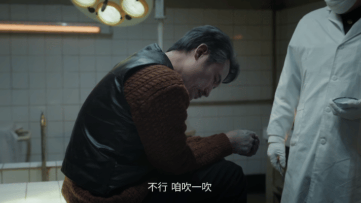 余红旧事拍了东北真的会冻死人 看花絮里演员睫毛结霜，不是卖惨是真实。这种对环境的