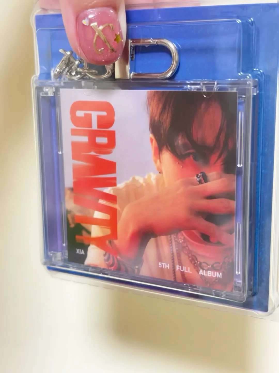 专辑和美甲一起炫耀嘿嘿~keyring版终于到咯