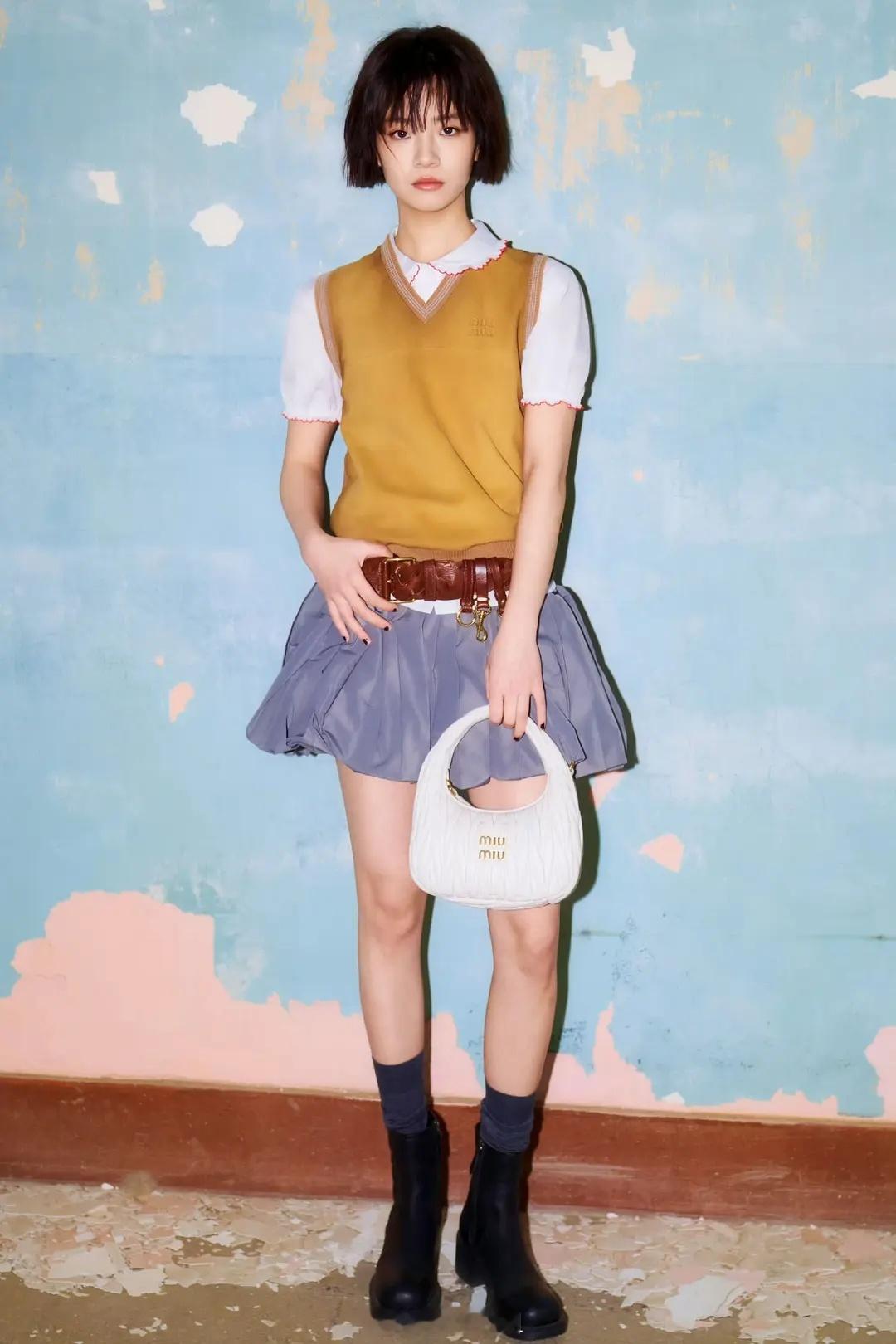 miumiu最时髦的就是李庚希了吧 