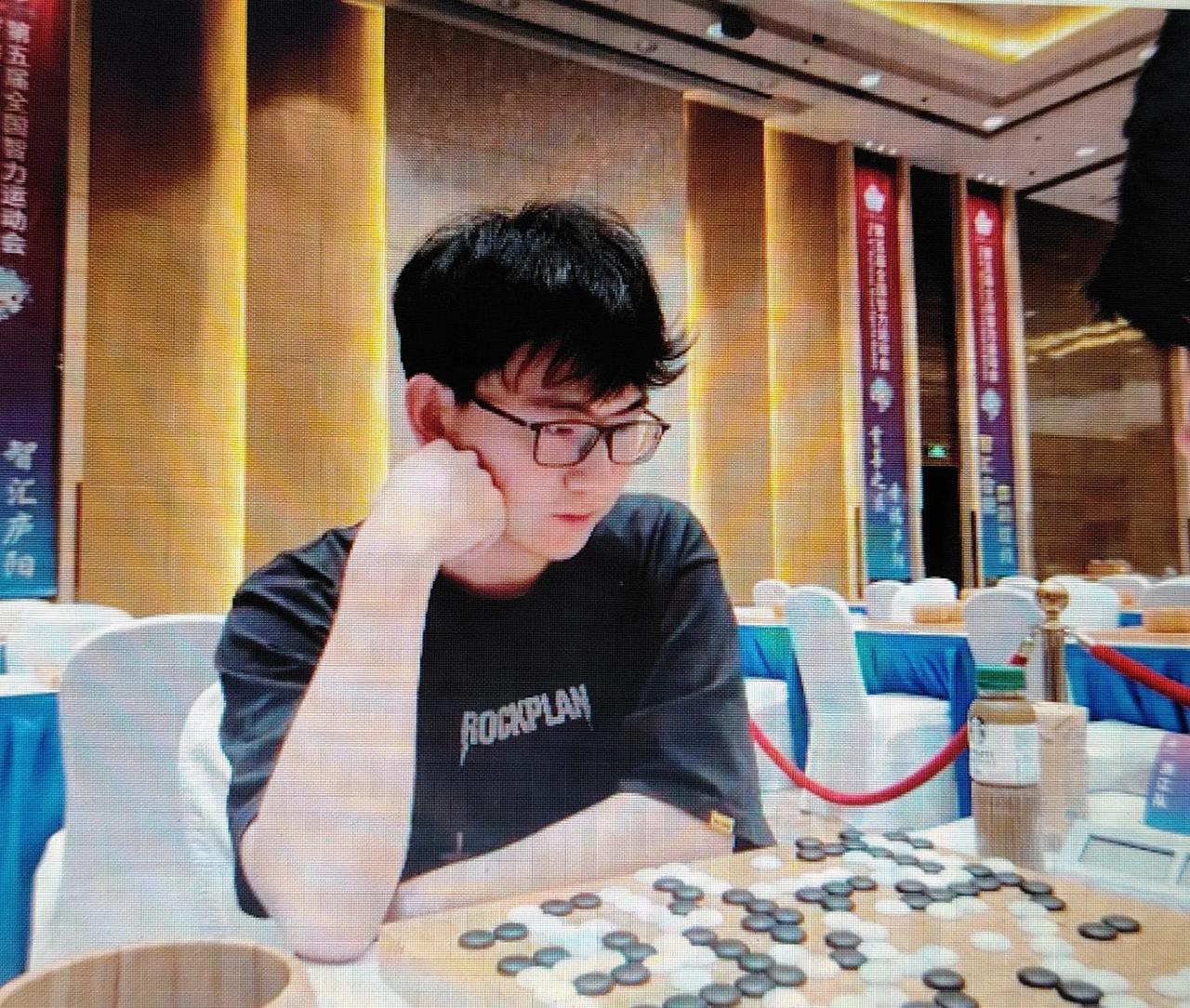 精彩纷呈~一天产生五枚金牌



全国第五届智力运动会围棋比赛开始的第4个赛日中