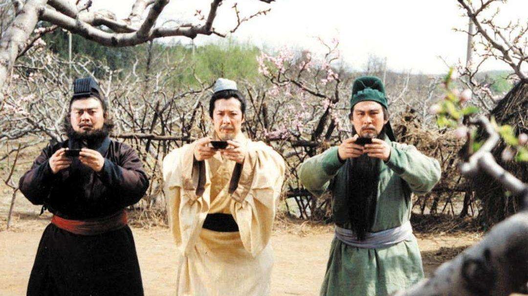 关羽比刘备还大，大哥根本不是刘备！
说起刘关张，我们从小看到大的剧情都是：
刘备