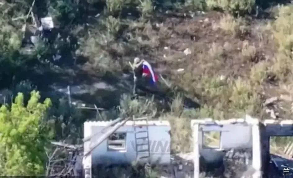 俄军东部集群第36集团军近卫第29摩托化步兵旅占领了南顿涅茨克的亚历山大格勒，消