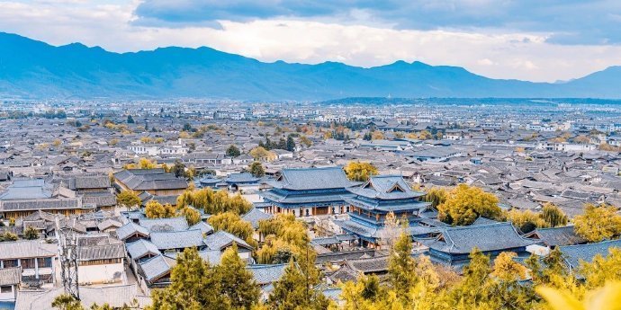 家家有水、户户有花，丽江，就是这么一个风情万红的地方。 