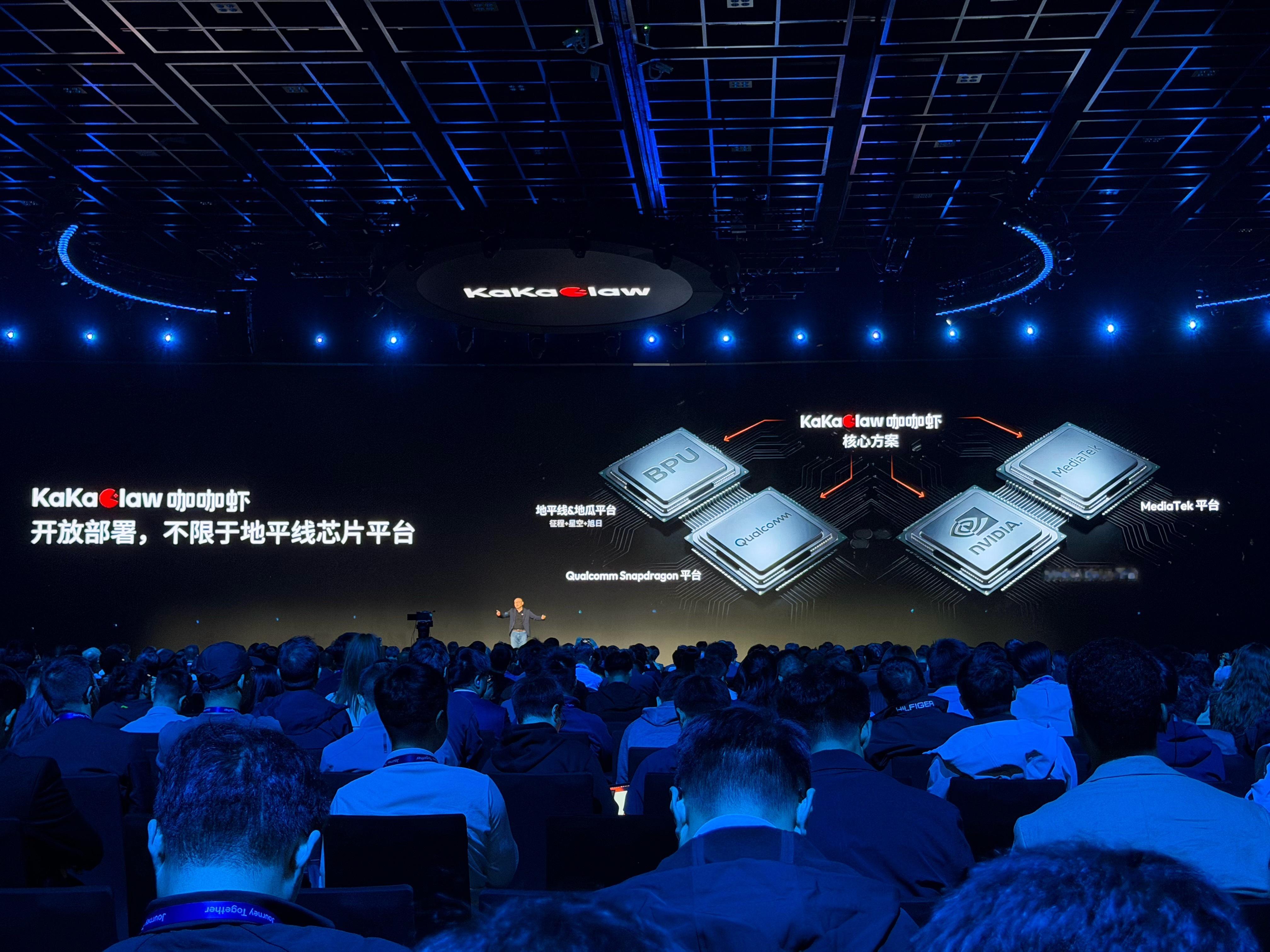 地平线咖咖虾不仅能部署在地平线芯片平台更能兼容多种平台，HSD+咖咖虾逻辑和FS