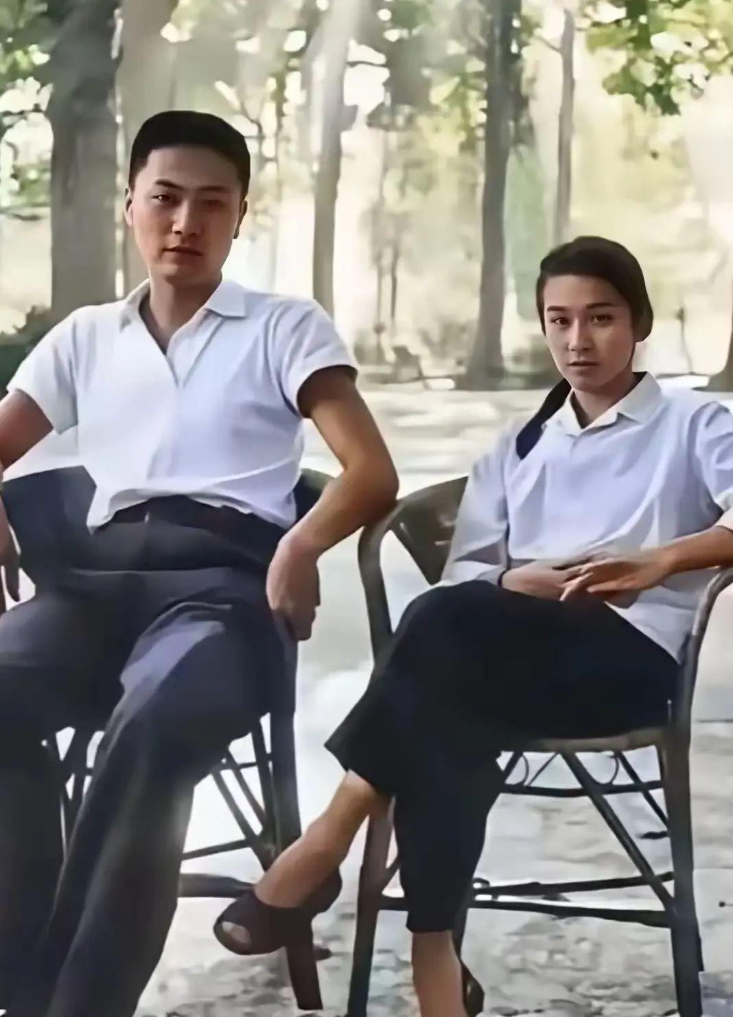陈毅元帅的儿子陈小鲁与粟裕大将的女儿粟惠宁，俩人很是般配。

陈小鲁，其父给他起