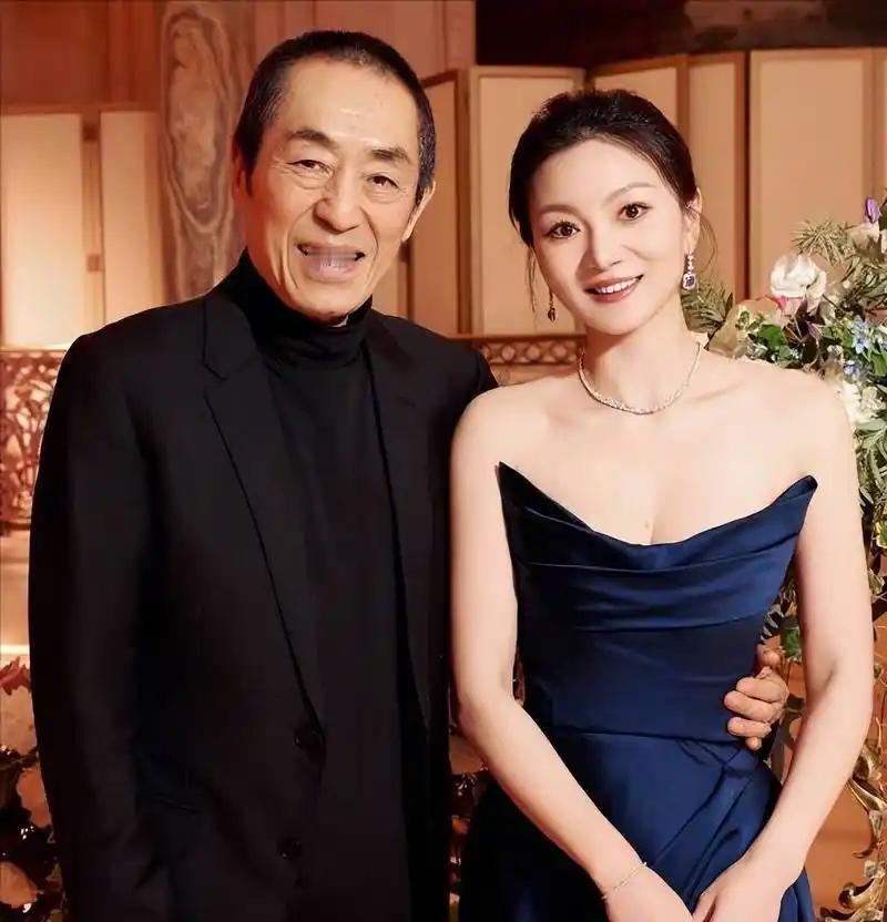 你才五十怎称翁？
看看艺谋跟纪中。
七十未老展雄风，
美女娇妻搂怀中。
 
奈何